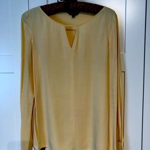 ✨Sold✨Massimo Dutti long sleeve shirt. Yellow color. Size US Small
